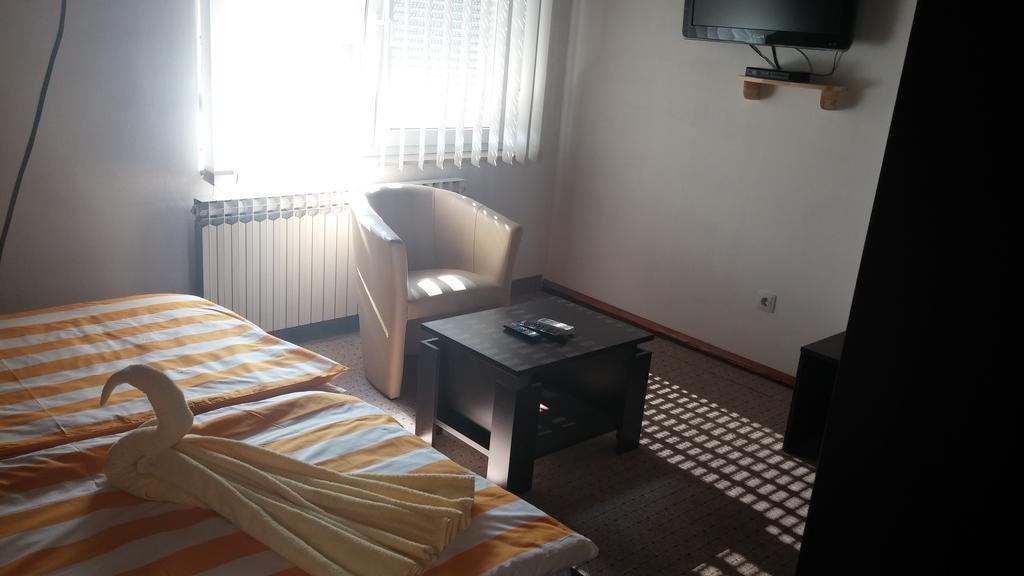 Rooms Du-Na Zagabria Esterno foto